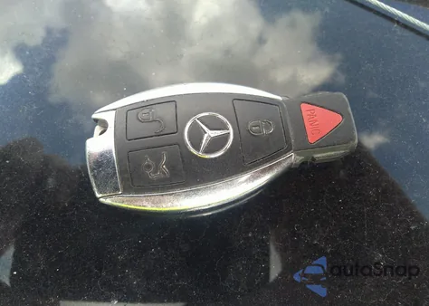 2018 Mercedes-Benz C 300 z USA, uszkodzony, nr VIN 55SWF4JB7JU249655